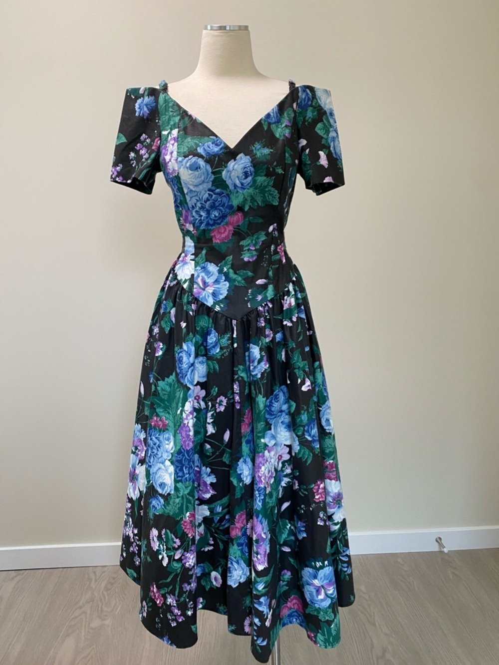 Vintage Expo Black Floral Off-Shoulder Dress with Puffed Sleeves